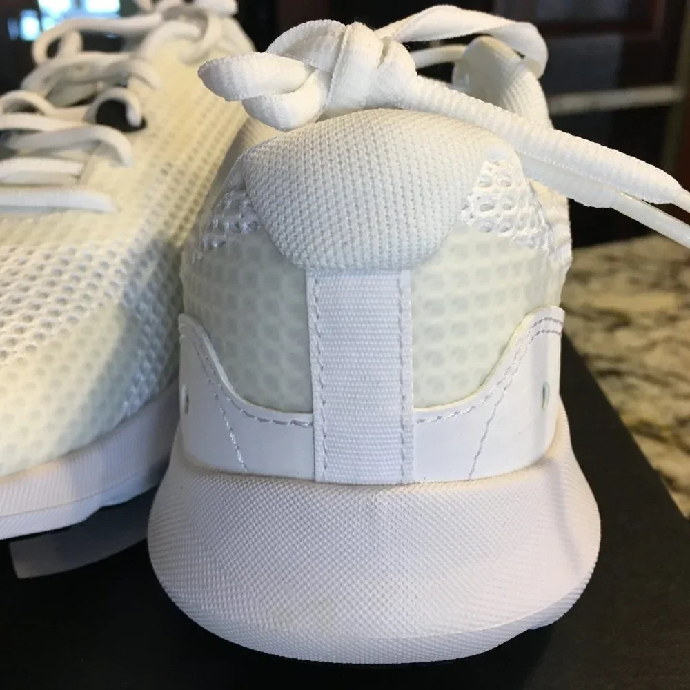 Under Armour Sz 8 Women's White Athletic Running Shoes Sneakers Mesh Surge 3 NEW